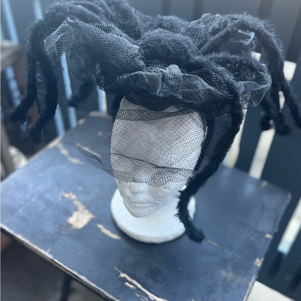 Custom-made Spider Fascinator